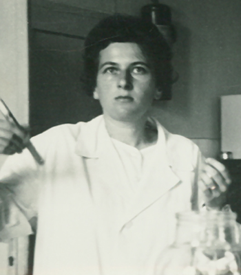 Magdalena in a research lab.